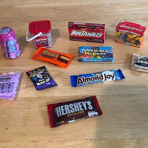 Zuru Mini Brands Candy Lot of 11 Minis - Picture 1 of 2